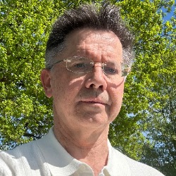 Profile Dr. Paul Fuchs